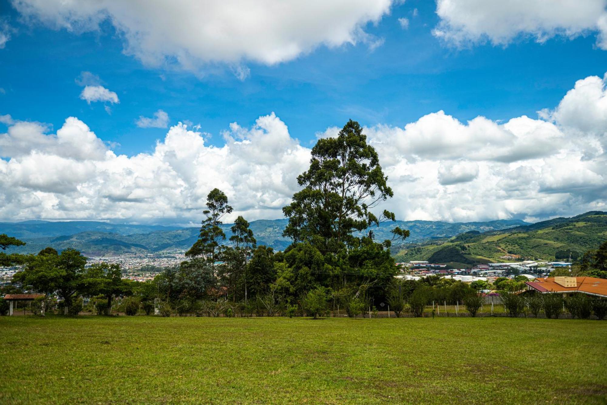Country House, Cozy Fireplace And An Amazing View Cartago Buitenkant foto